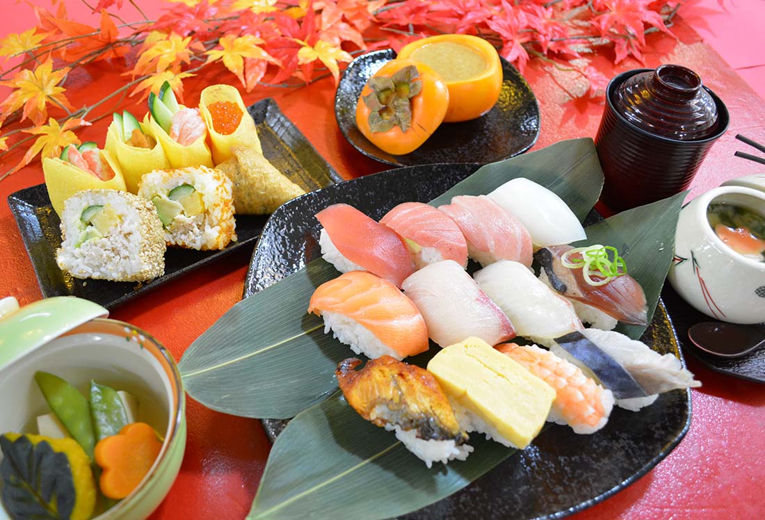 毎月様々な行事や季節にあった食事会を行っています
