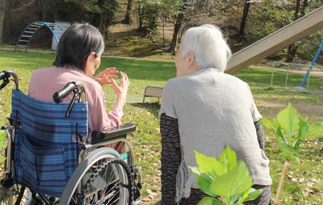 公園に面した緑の近い立地で季節を感じ、穏やかに生活できる環境