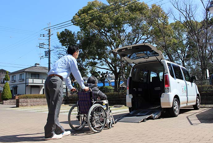 外部等への受診は職員が付き添い